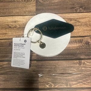 Lululemon Diamond Shaped Hotel Keychain NWT ONE SIZE (SMTL/GOLD)